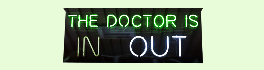 Image of a sign showing whether the doctor is available
